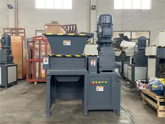 छोटे वस्त्र कपड़े फोम स्क्रैडिंग मशीन डबल शाफ्ट अपशिष्ट टायर Granulator मशीन