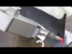 छोटे फोकल स्पॉट व्यास 0.2-2 मिमी के लिए वायु शीतलन औद्योगिक लेजर सफाई मशीन